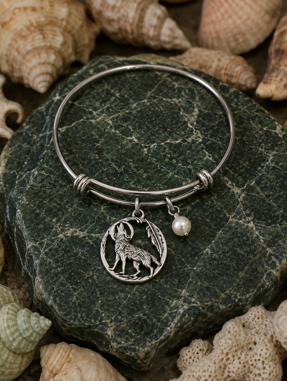 Handcreated Wolf Pearl Bracelet